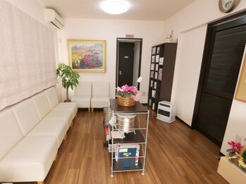 たかなし接骨院/待合室