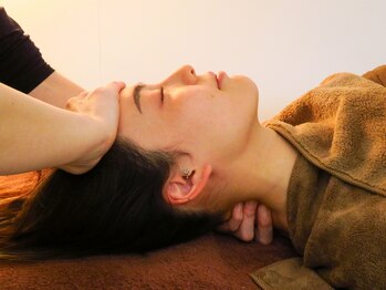 日本橋トータルボディケアサロン ミラー(MIRROR)の写真/《頭・首・肩・目の疲れを解消》ヘッドスパ＆リラクメニューで日々の疲れを癒します★