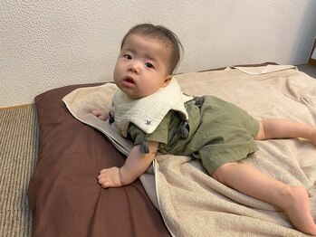 子育てママの整体サロン/施術中のお子様の様子