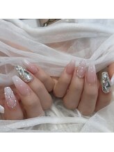 リンドネイル バイ モカ アンド ララ(Lind nail by moca and LaLa)/白グラデーション