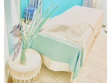 ビーチリゾートを感じる内装で、ひとり時間をゆったり堪能♪