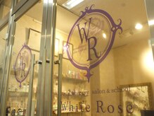 ホワイトローズ(White Rose)/店舗入口