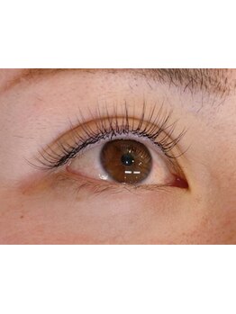 ナチュラル上品な目元にしたい