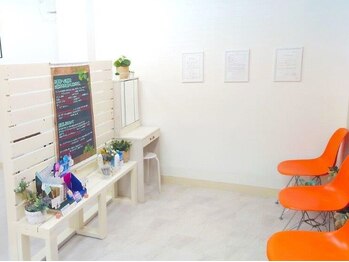 ビューティースクールアンドサロン アイズ 東大宮店(Beauty School & Salon I's)/1階路面店で明るい待合室♪