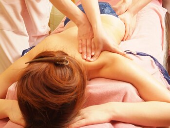 ラファアイランド久留米一番街店/ゲルママッサージ 背面施術例