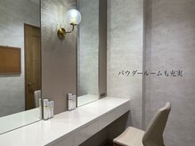 ルナスーリヤ 表参道店/パウダールームも充実