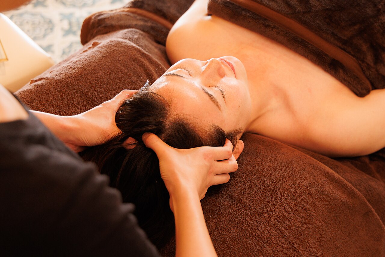 ★人気NO1★頭蓋骨小顔矯正・首肩オイルリンパ (120分)15400円⇒