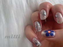 ミリネイルズ(milli nails)/キラキラ＋フラワー