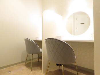 ヴェリティー(Verity)/LEDドレッサー完備！