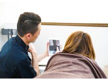 《再写真撮影》骨盤矯正後、どう変化したかを確認していただきます。