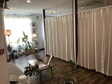 ビエンビエン(bien bien)の雰囲気（観葉植物に囲まれて癒し効果アップ☆）