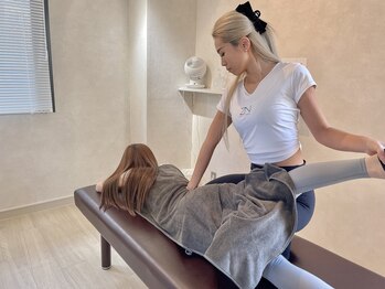 全力ストレッチ 江坂店/股関節周りにもアプローチ。