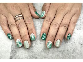 春色グリーンカラーネイル