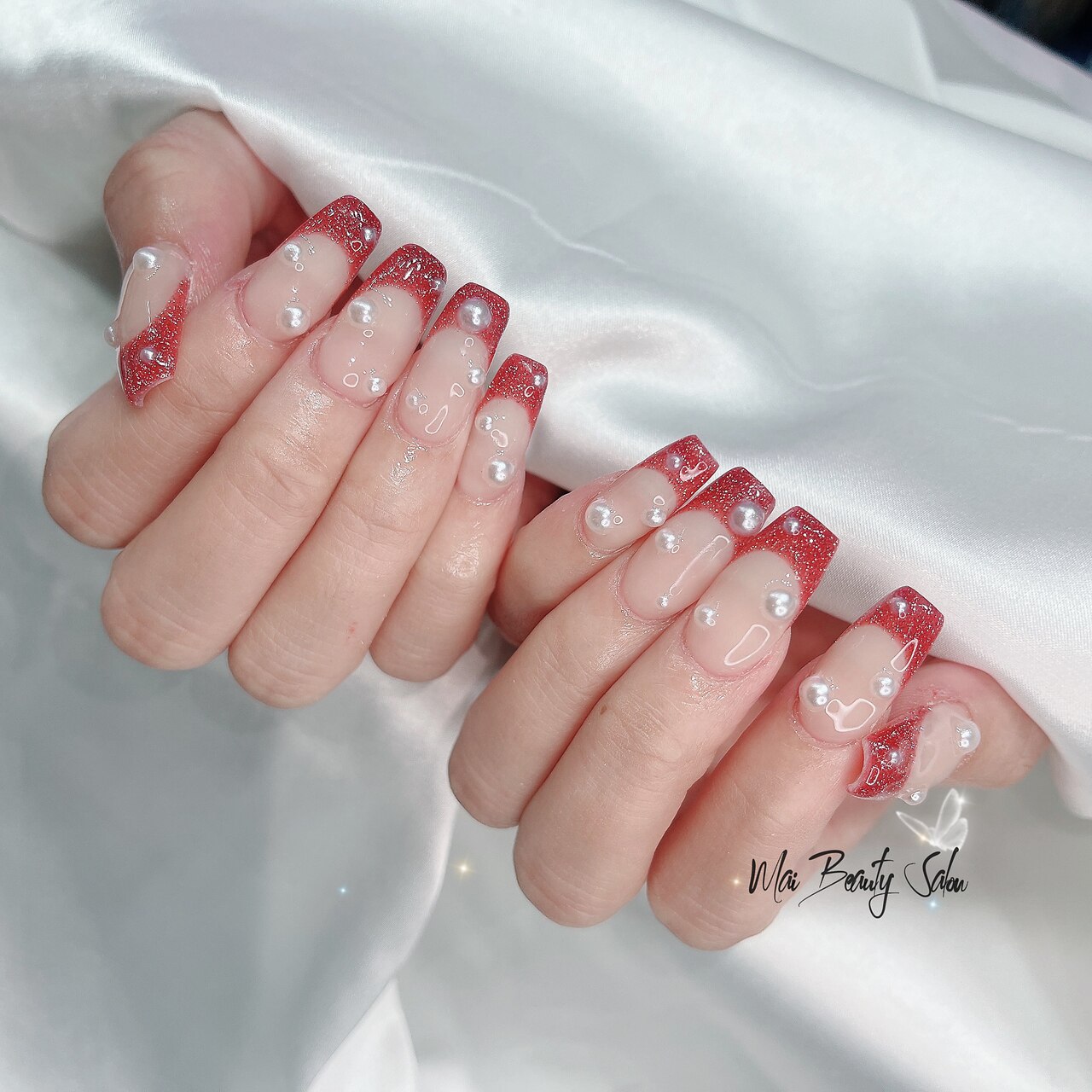 2026年冬トレンド】レッド パールのネイルデザイン集｜人気順｜32