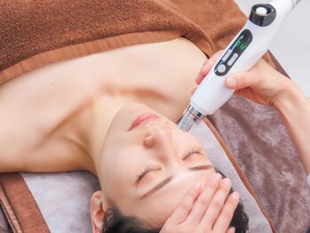 ドクターボディ 浜松店(Dr.Body)の写真/【最新！別人級ハンド技術×ポテンツァ×エクソソーム】ダウンタイム０！体から調整し顔たるみ改善★