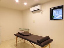 グッドビューティー(GOOD BEAUTY)の雰囲気（室内は白を基調とした落ち着いた空間です。[美容鍼/鍼灸/整体]）