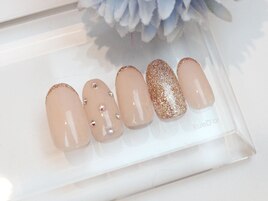 散らしたストーンがアクセント♪