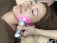 シェリモ(CHERIMO)/施術シーン◆顔筋美容液導入