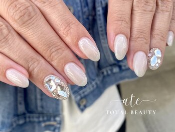 アテ(ate)/白×埋め尽くしネイル