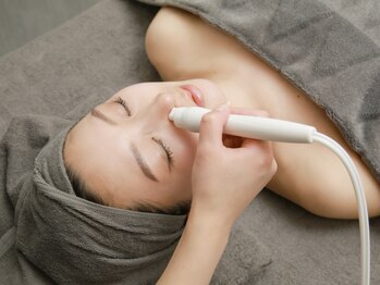 ラジター 江坂(LAZITER)の写真/《徹底毛穴ケア》メンズにも大人気☆ハイドラフェイシャル♪肌表面の汚れから毛穴奥の汚れまで徹底洗浄◎