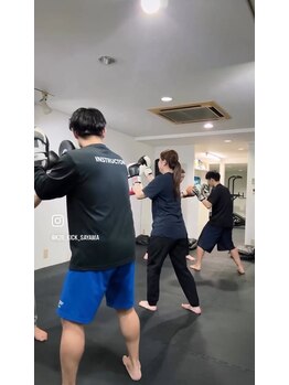 K26キックボクシングスタジオ(K26 KICKBOXING STUDIO)/ミット打ちは脳トレにも◎