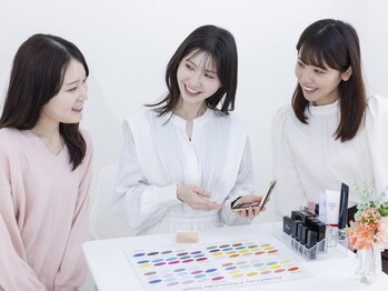 リルカラー 明治神宮前店(LILOU COLOR)の写真/[トータル診断]【ペア・グループでの診断がお得】お得なペア割あり♪ 皆で受けると、納得感もさらにUP！
