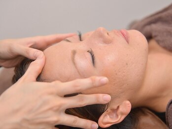 ハルミ美容整体 池袋店(Harumi美容整体)/ お顔の歪みを浮腫みの原因！