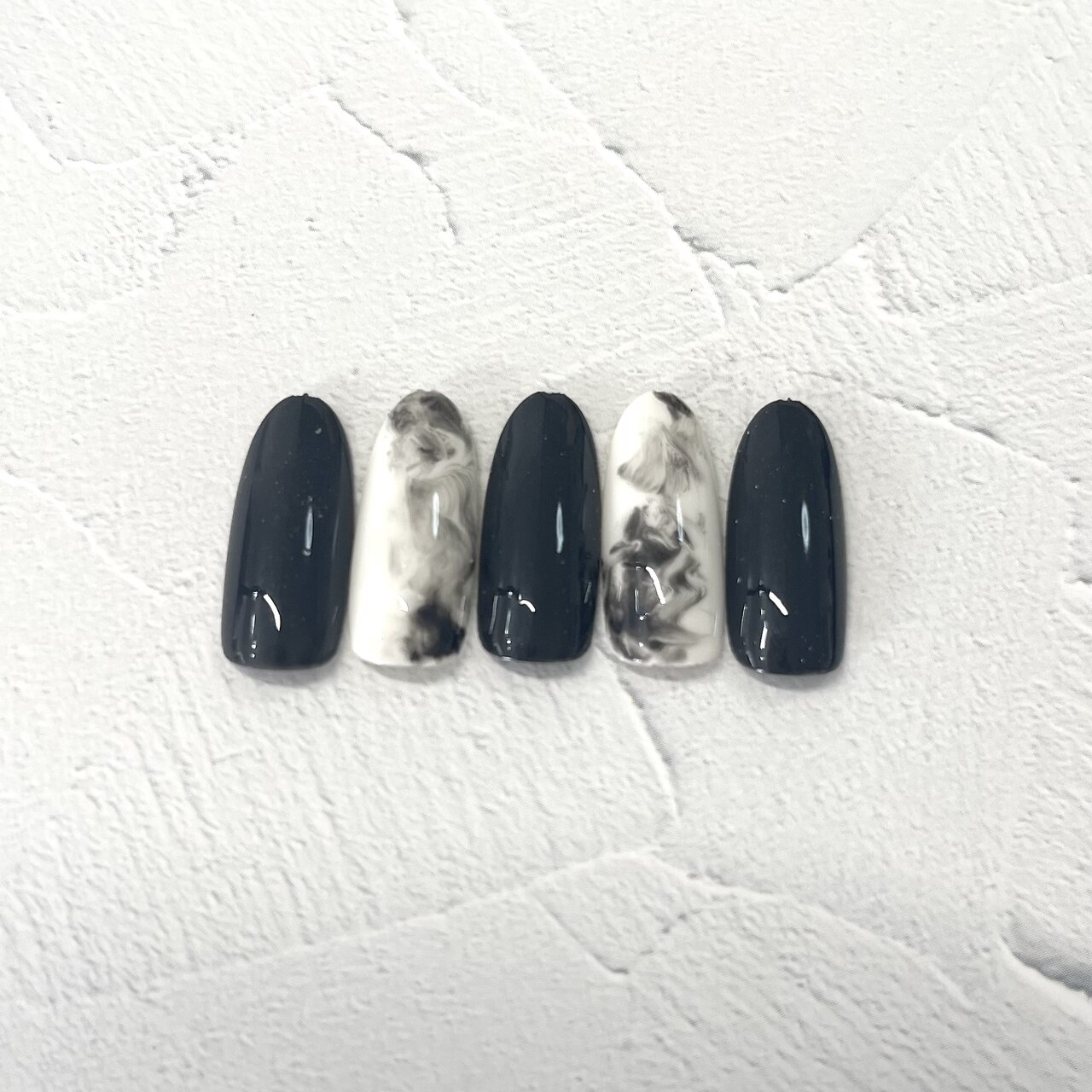 2026年冬トレンド】白黒のネイルデザイン集｜人気順｜4ページ目