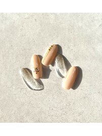 ベージュミラーネイル