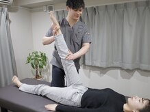 リベルタ鍼灸整骨院 なんば店(Liberta鍼灸整骨院)/1人ではできないストレッチも！