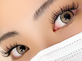 ヘアースタジオ ピース アンド アイラッシュ(Hair Studio Peace&Eyelash)の写真/自まつ毛が少ない方でも大丈夫!少ない本数でもしっかりボリュームが出るバインドロック★LEDで持ちの良さ◎