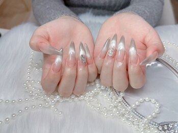 ラッキーネイル(Lucky Nail)の写真/300色以上の豊富なカラーバリエーションをご用意◎持ち込みデザインも可能で理想の指先を実現します☆