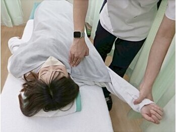 こころ整骨院 こころ鍼灸院/胸部のマッサージ