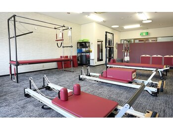 SKY 小牧店/多種多様なピラティスのマシン