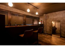 メンズ脱毛 メンズエステ専門店 M/バーのような空間でホッとひと息