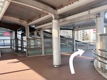 ラピスガーデン 東神奈川(LAPIS GARDEN)/階段を下りず右へ曲がる