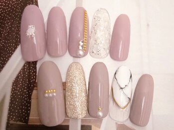 ネイルサロン リリオ(Nail Salon Ririo)の写真/駅徒歩2分のプライベート空間で、お好きなドラマや映画アニメなどを見ながらネイルを楽しみませんか☆