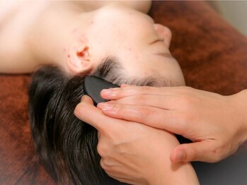 カホ(caho)/バザルトストーンでヘッドスパ