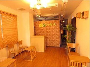 癒のハウス/木の温もりを感じる店内♪