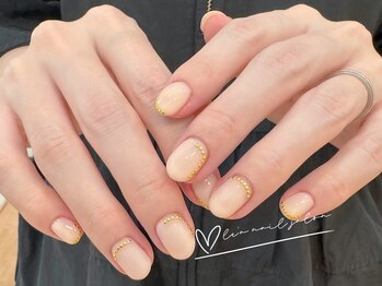 レア(Le'a)/ヌーディー×ゴールドで上品映え