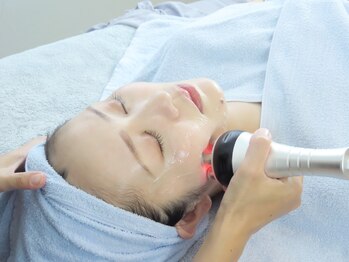 シャイニー(Shiny)/小顔/リフトアップ/たるみ改善