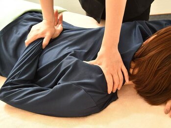 経絡整体 小顔矯正 コルギサロン La Voix 東銀座 -ラ・ヴォワ-の写真/経絡整体で歪みを整え姿勢改善◎血流促進で身体の軽さを実感し、不調の根本改善へ。