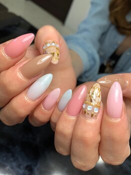 レディグリッター(Lady glitter)/パーツ盛りだくさんネイル