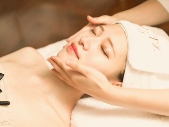 癒しの郷 池袋店の写真/熟練の「小顔コルギ」ですっきり小顔に！むくみやたるみを改善して理想のフェイスラインを目指します◎