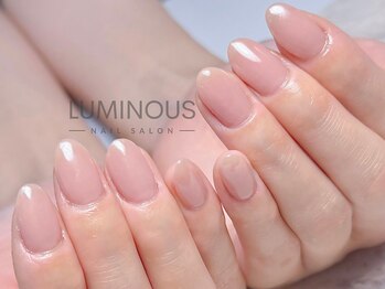 ルミナス(LUMINOUS)の写真/【洗練された手元を育む】丁寧なケアと美フォルムで魅せる、上品に艶めく大人のシンプルネイル