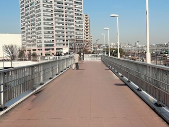 ラピスガーデン 東神奈川(LAPIS GARDEN)/左手に見えるイオンを目指して