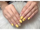夏を彩るひまわりネイル