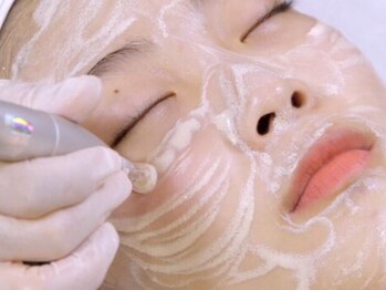 ハニエル(Haniel)の写真/【毛穴レスの韓国美肌へ☆】頑固な毛穴汚れもスッキリ！本格お顔そりと韓国エステで輝くような素肌美人へ♪