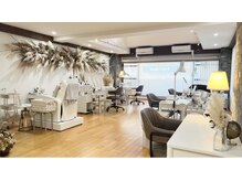 ラブーケの雰囲気（店内内観｜広々とした空間でゆったりと施術を受けていただけます）