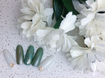 ネイルサロン&スクール ジーナ(GINA)/グリーン×白ネイル